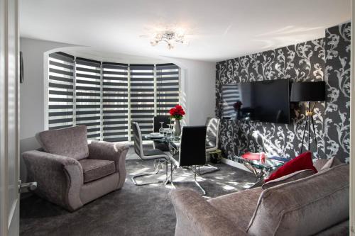 South Shore Apartment | 2 Bedrooms Sleeps 6 Near Top Blackpool Attractions