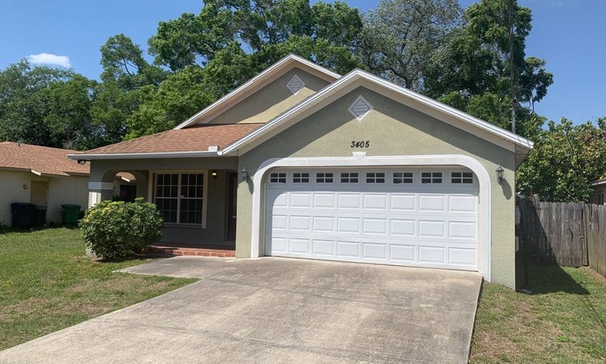 Tampa House | 2 beds 1 bath full kitchen extended stay