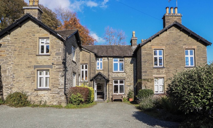 Troutbeck Cottage | 2 BIRKHEAD, family friendly, with open fire in Windermere