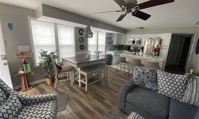North Wildwood House | 2 Blocks From Beach 1st Floor Town Home 316 E 17th Ave w/beach cruisers