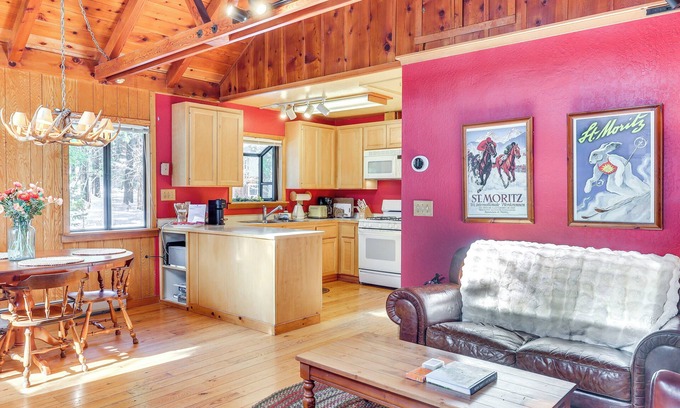 Tahoe City House | < 2 Blocks to Lake Tahoe: Family Home Near Skiing
