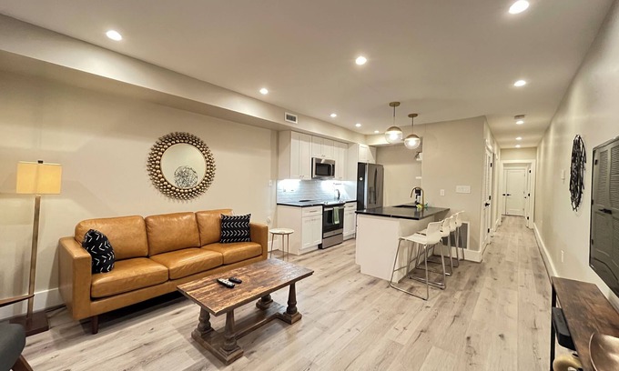 Capitol Hill Apartment | 2-BR apartment in historic Capitol Hill, prime location in Washington DC
