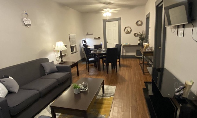 Central Oklahoma City House | 2 BR charming GH 5 mins from downtown, sleeps 4, availble for mid or long term.