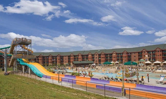 Lake Delton Resort | 2 BR Dlx -8 FREE Wilderness Water Park Passes per night Included! 25% Deposit!