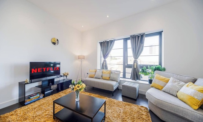 Woolwich Riverside Apartment | 2 BR flat|Parking|ExcelFast Trains|O2|River View