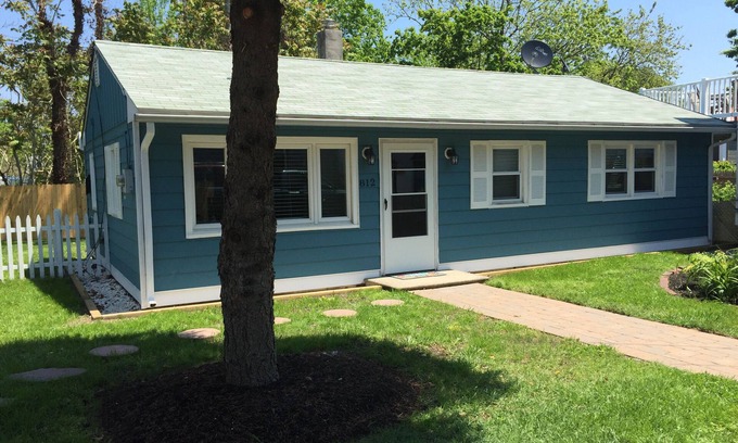 Cape May House | 2 BR house (sleeps 7) Dog friendly, walking distance to the mall & beach!