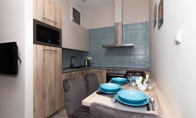 Erzsebetvaros Apartment | 2 BR well equipped flat for 4 people at City Park