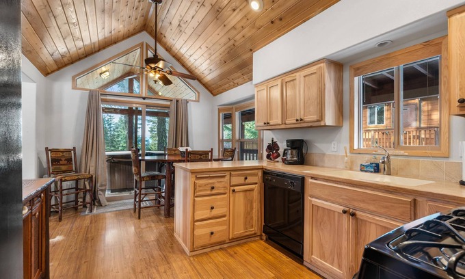Ashland Cabin | 2 cabins with 4 bedrooms, hot tubs, dining room and full kitchen.