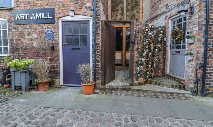 Knaresborough House | 2 CASTLEGATE, pet friendly, with a garden in Knaresborough