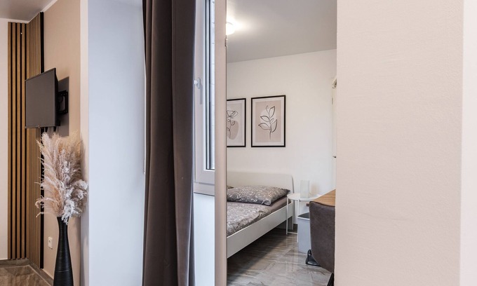 Altstadt-Nord Apartment | #2 | CENTRAL 3MIN CGN/HBF - WIFI - KITCHEN - 2PERSON - SELF CHECK IN