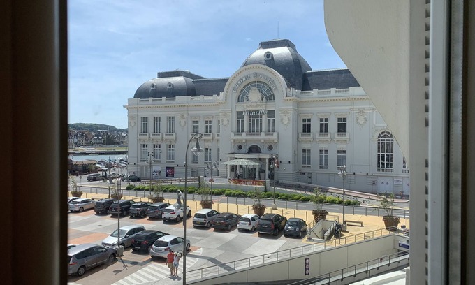 Trouville-sur-Mer Condo | 2 CHAMBRES/2 BEDROOOMS FLAT VIEW ON PORT AND CASINO HOTEL SPA