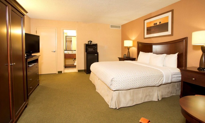Tulsa Hotel | 2 Connecting Suites at a Hotel