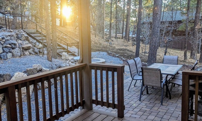 Pinetop Cottage | 2 Covered decks, patio dining, quiet, tall pines