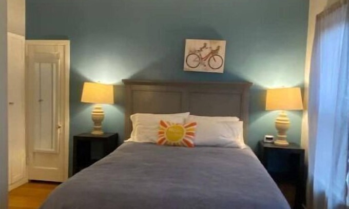 Saugatuck House | #2 Cozy 1-bdrm suite downtown with parking