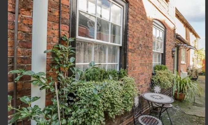 Ludwel Apartment | 2 Ebor mews cottage free parking permit SY82PG