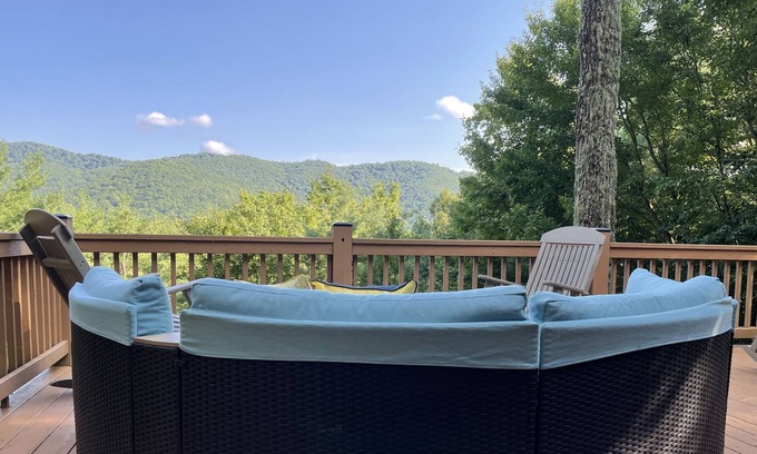 Blue Ridge Cabin | 2 En-Suite Masters! Gorgeous Mountain View! Dogs Ok. Updated 2022. Secluded.