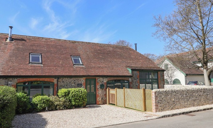 Lyme Regis Cottage | 2 ENGINE HOUSE, pet friendly, with open fire in Lyme Regis