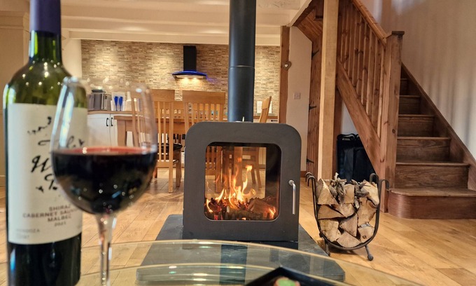 Blaencelyn Cottage | 2 ensuite bedroom cottage, sleeps 4, hot tub, 1 dog welcome, coastal