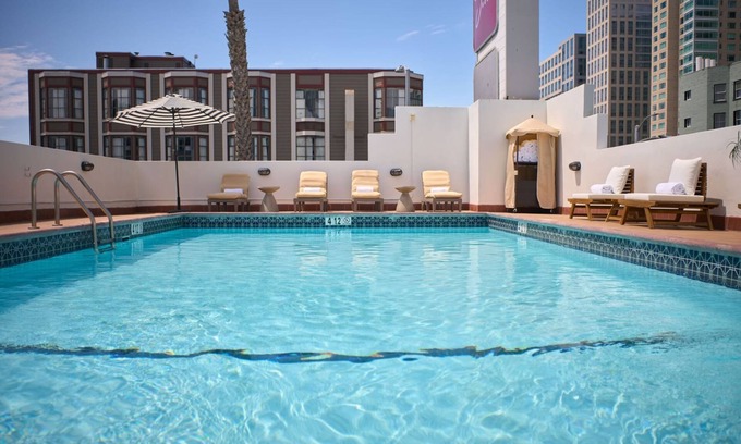 Downtown San Francisco Hotel | 2 Family-Friendly Units Cozy Room, Steps to Yerba Buena & Rooftop Pool in SF