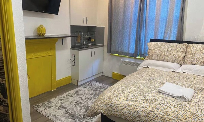 Highgate Apartment | 2 Guests Studio - 20 Minutes to Central London