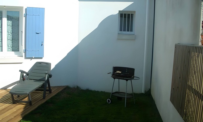 Dolus-d'Oleron House | 2★ Holiday Home with Private Garden, Close to Beach and Shops in Dolus-d’Oléron