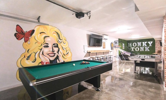East Nashville House | 2 Homes Side by Side, Sleeps 24 People,Game Room,
