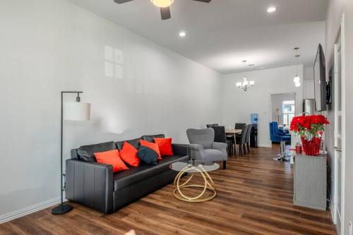 Southeast Houston Apartment | 2 Houses for Large Groups Near NRG, Toyota Stadiums