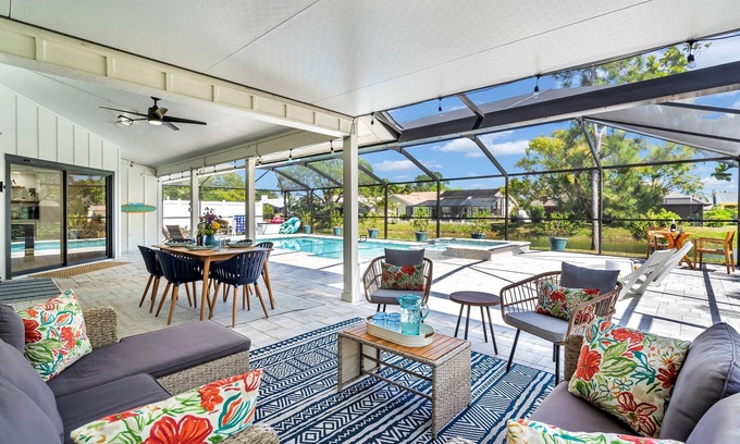 Bradenton House | 2 Houses w/Private Pools! Adjacent Lots!