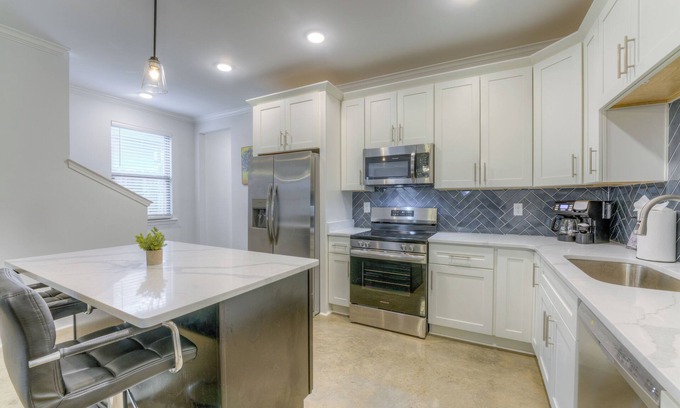 Downtown Memphis House | 2-in-1 Home! Entire Duplex for Your Private Stay
