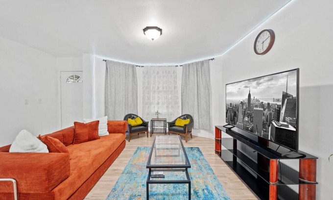 Constable Hook House | 2 King Beds! 1 min to NYC Train