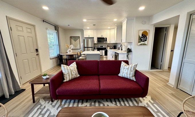 East Ocean View Apartment | 2 King Beds + 400ft from Beach - 8