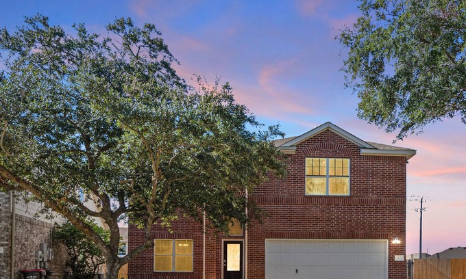 Baytown House | 2 King Beds+Coffee&Ceral Bar+Sleeps 12+W&D