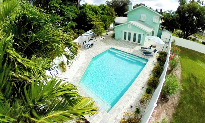 Whitfield House | 2 Master Suites - 2 King Beds - Waterfall Pool - 2 Kitchens