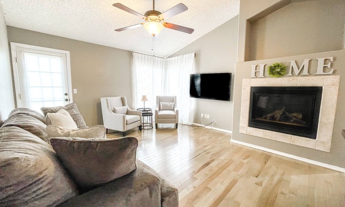 Palmer Lake House | 2 Master Suites! Pet Friendly With MTN Views and King Beds