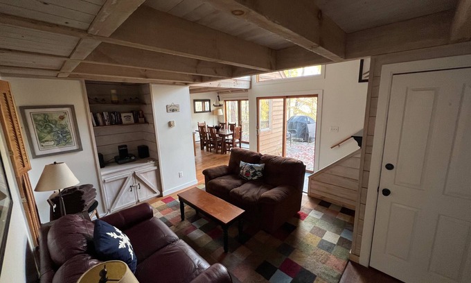 McHenry House | 2 mi from WISP & lake, outdoor hot tub, wood burning stove, luv DOGS!