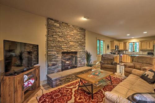 Beech Mountain House | 2 Mi to Beech Mtn Resort Cabin with Deck and Grill!