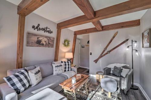 Banner Elk House | 2 Mi to Dtwn Banner Elk Mtn Townhome with Deck!