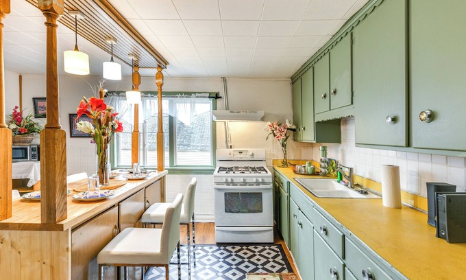 Buffalo Apartment | 2 Mi to Dtwn Buffalo: Cozy Apt Near Hospitals