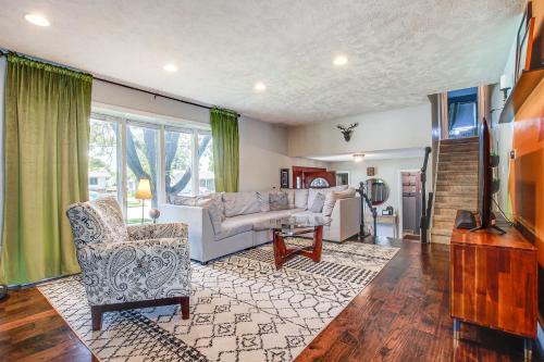 Oshkosh House | 2 Mi to Dtwn Oshkosh Canal-Front Family Getaway!