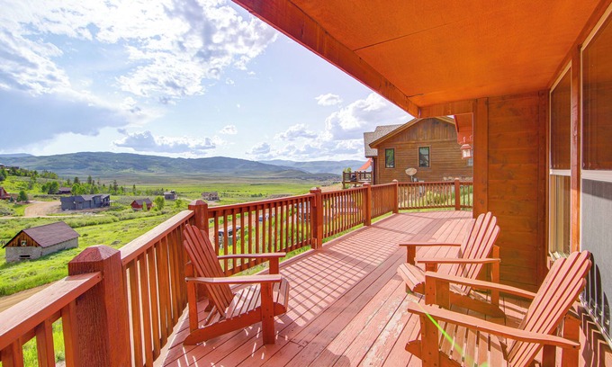 Innsbruck Val Moritz House | < 2 Mi to Granby Ranch: Home w/Hot Tub & Decks!