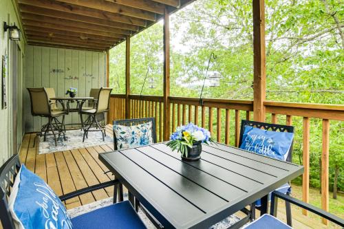 Notch Estates Apartment | 2 Mi to Silver Dollar City Branson West Condo!