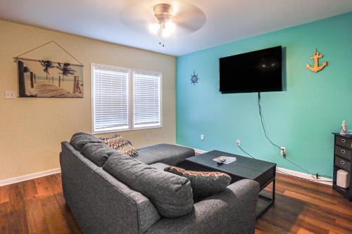 Galveston House | 2 Mi to Stewart Beach Galveston Townhome
