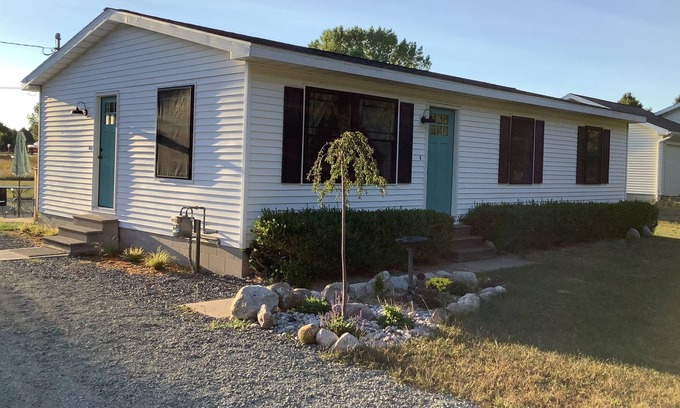 Ludington House | 2 Miles from beautiful Lake Michigan, recently remodeled ranch home.