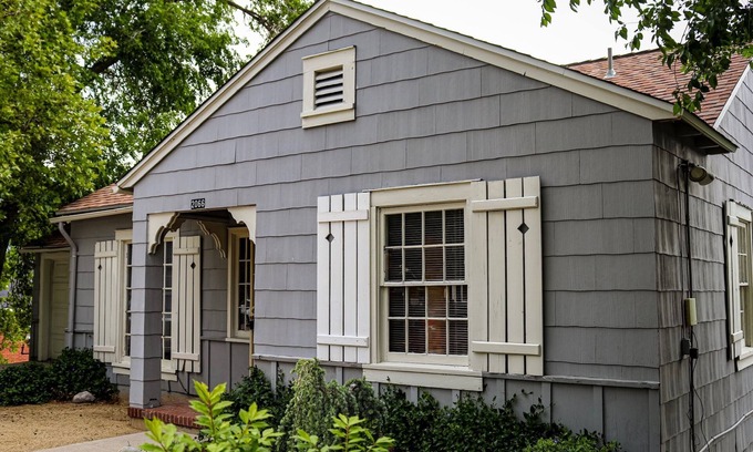 Reno/Tahoe Airport House | 2 MILES FROM DOWNTOWN RENO, THIS OLD SOUTHWEST COTTAGE HOSTS UP TO 5 PEOPLE