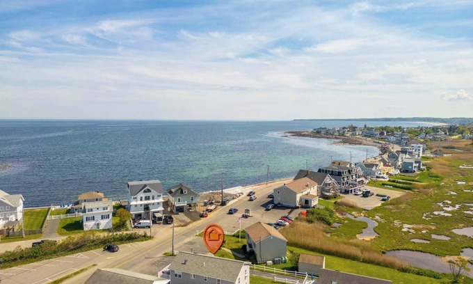 Southern Coast House | 2-Min Walk to Beach | Large Deck w/Outdoor Sofas