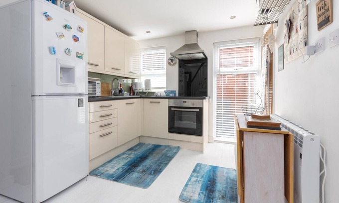 Lytham St. Anne's House | 2 Minutes to the Beach and dog-friendly! The Old Wash House Beach Hut