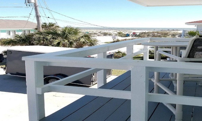 Fernandina Beach House | #2 Perfect sun-filled beach Triplex, only 25 steps to the beach! PET FRIENDLY