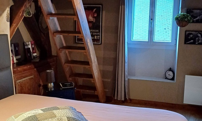 Brive-la-Gaillarde Apartment | 2-person apartment 80 m2 Brive historic center