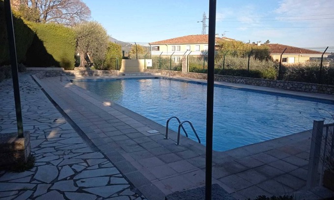 Grasse Apartment | 2 Pièces Dans Résidence Avec Piscine et Tennis