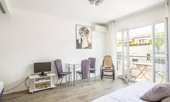 Cannes City Centre Apartment | 2 PIECES RECEMMENT RENOVE CENTRE DE CANNES 'BANANE' 2MN DES PLAGES DE LA CROISETTE ll A1B115